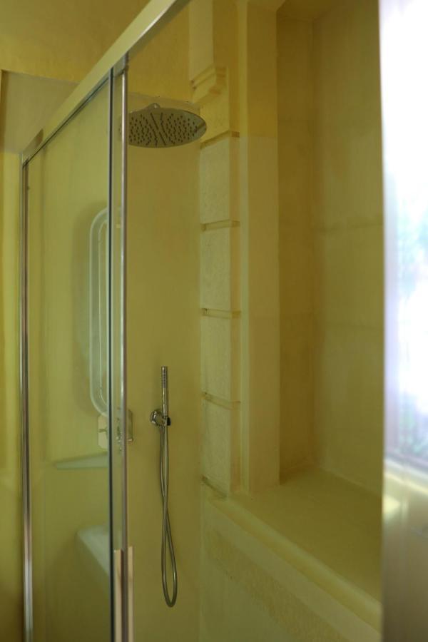 Villino Liberty Apartment เชอร์นอบบิโอ ภายนอก รูปภาพ
